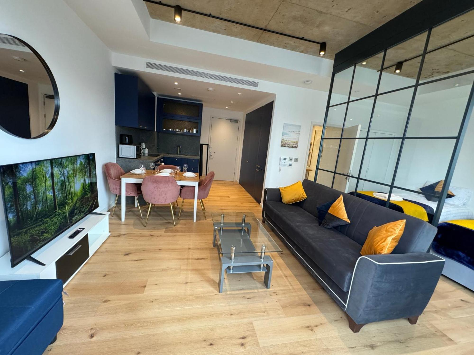 London Luxury Flat With Balcony, River View, O2 Arena, Excel, Canary Wharf, Station Apartment ภายนอก รูปภาพ